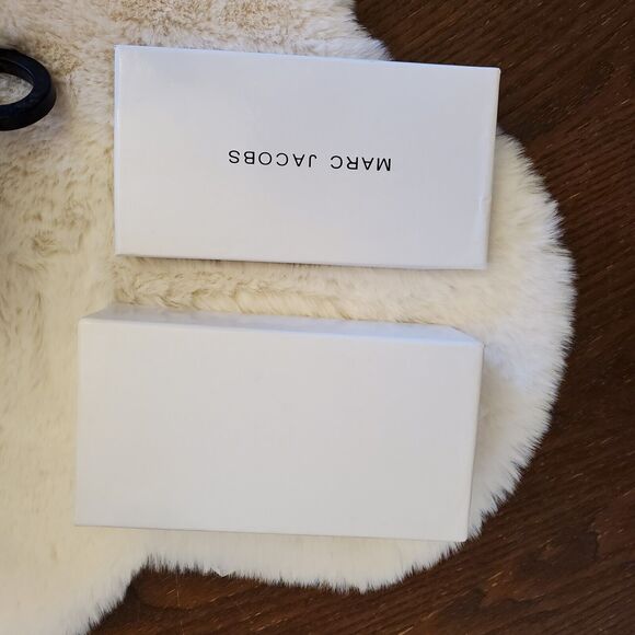 Marc By Marc Jacobs Sunglasses White Case Velvet‎ feel Inside & Box - Picture 4 of 11